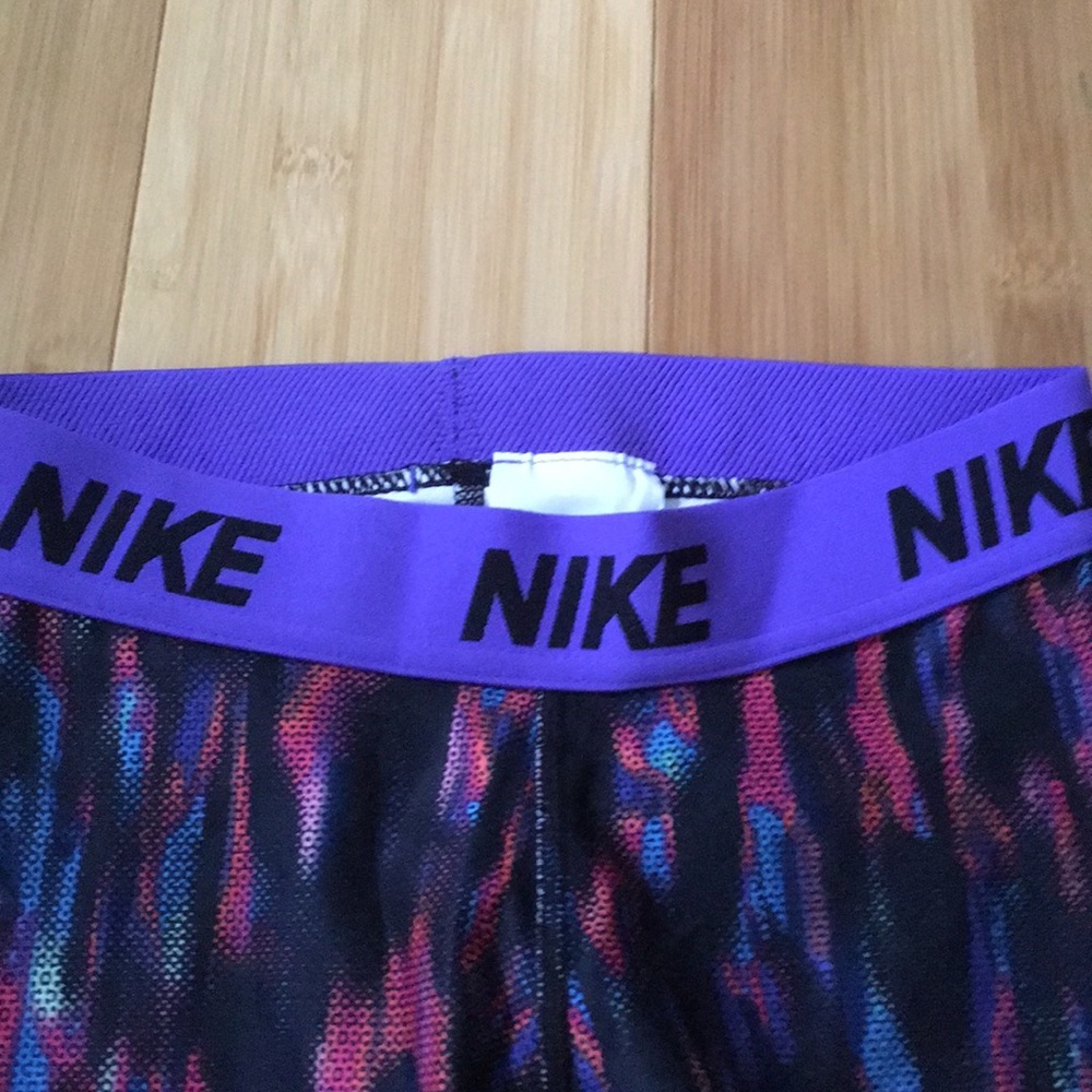 Girls Nike Leggings - Picture 3 of 4